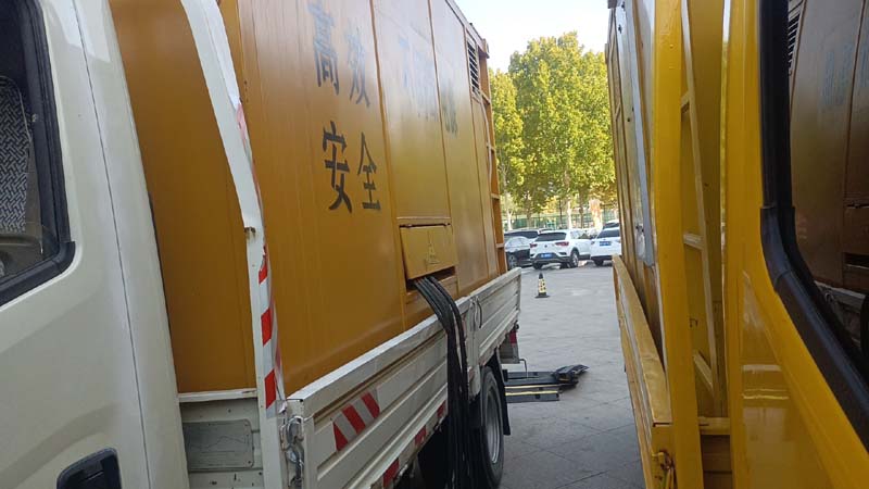 裕华如何判断柴油发电机组和UPS电源的切换时间是否符合要求？