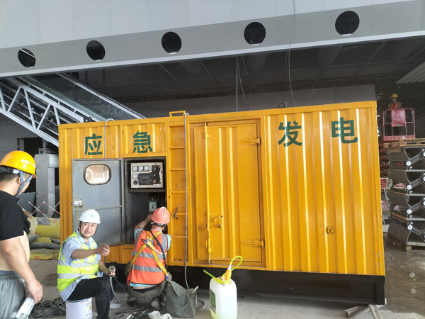 裕华怎样判断空气滤清器是否需要更换？